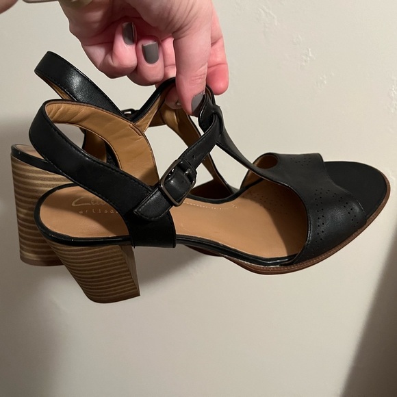 Women's Clark's Black Ciera T Strap Leather Sandals 9M - Picture 15 of 16